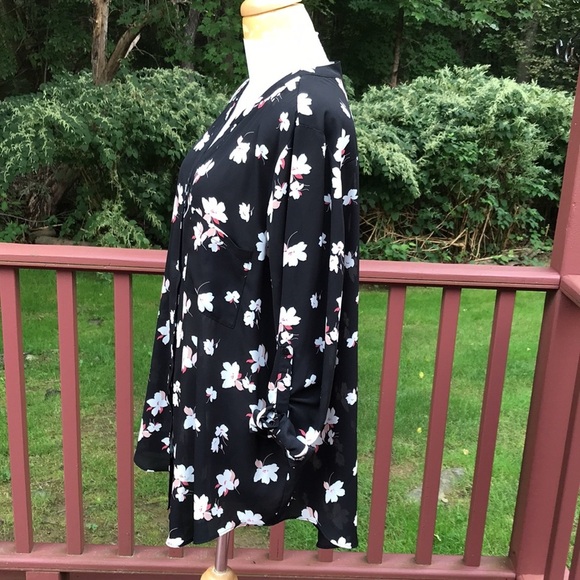 Simply Emma 2X black floral front button blouse. - Picture 3 of 8